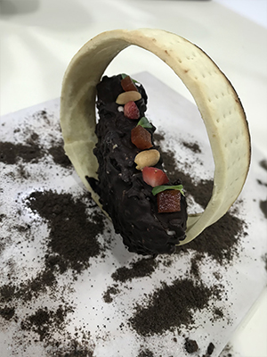 Freddo de Membrillo,Masa Sableé Y Polvo de Chocolate